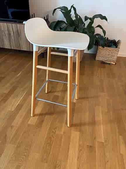 Normann Copenhagen barstol vit trä