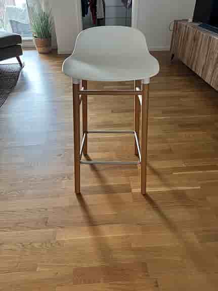 Normann Copenhagen barstol vit trä