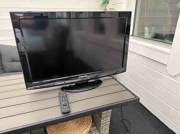 Panasonic TV 32” svart med HDMI och SCART