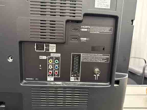 Panasonic TV 32” svart med HDMI och SCART