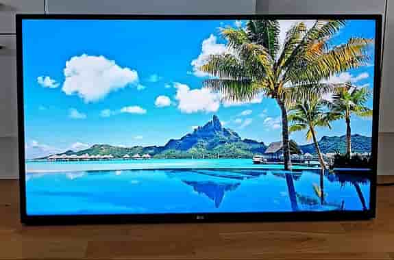 LG smart tv 43tum 4K med väggfäste