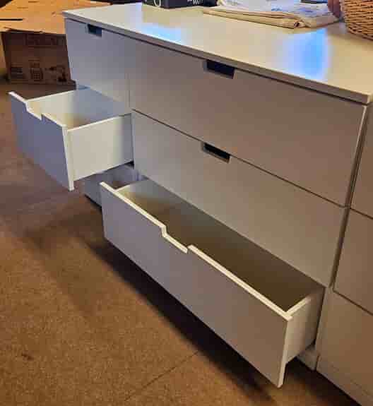 två olika byråer från ikea