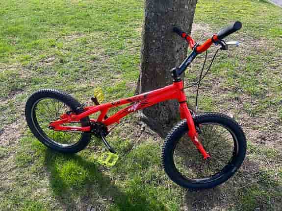 20” Trialcykel Onza – nya däck, redo att köra”
