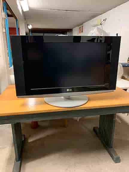 26’’ LG TV