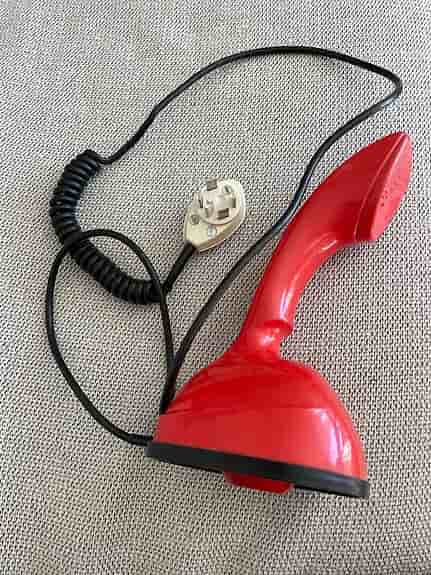 Ericofon / Cobra-telefon – röd retro designklassiker (funger