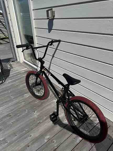 Stolen Casino 20” BMX Freestyle Bike (21” – Black/Blood Red)