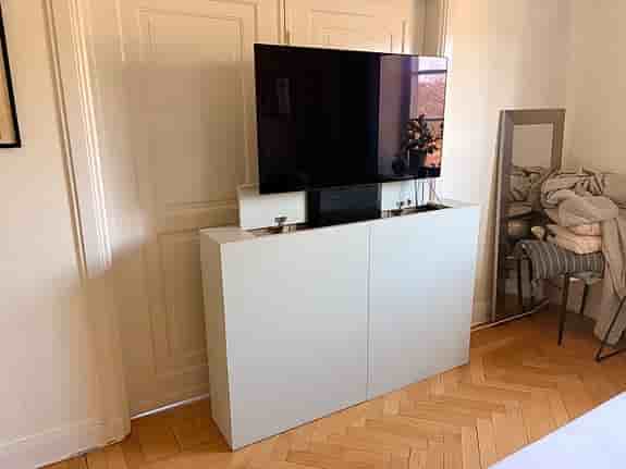 TV-Möbel med hiss