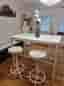 IKEA barbord med 4  vita barstolar