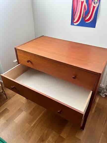 Byrå i teak med 3 lådor