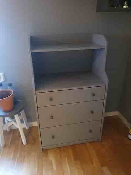 skänk/byrå från Ikea fin grå färg
