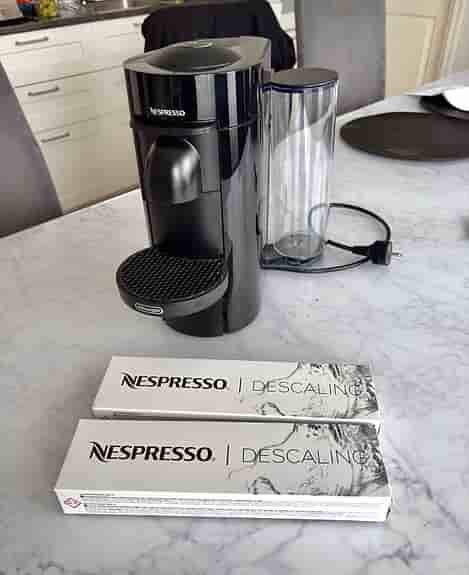 NESPRESSOVertuoPlus kaffemaskin av DeLonghi, Svart