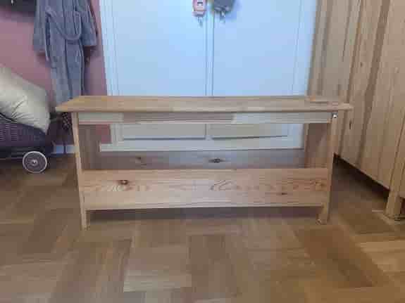 IKEA bänk i trä med hylla