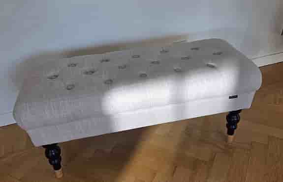 Åhléns Home stoppad bänk pall beige