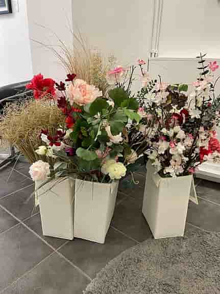 Konstgjorda blomarrangemang – stora dekorationsblommor