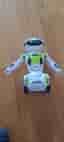 Vit grön leksaksrobot med fjärrkontroll