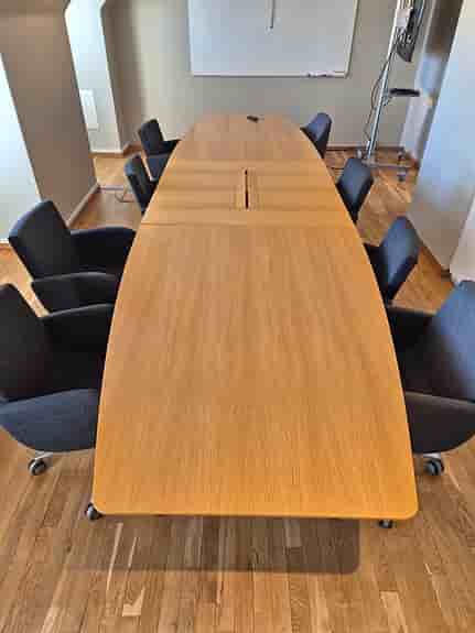 Exklusivt konferensbord från Skandiform – 4,5 meter – Premiumkvalitet