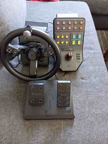Logitech G ratt, pedaler och kontrollpanel för FS22