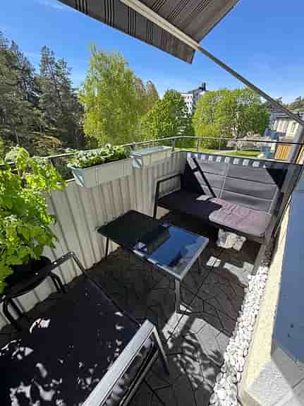 Svart balkongmöbelset med soffa, 2 stolar + bord
