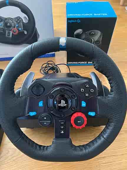 Logitech G29 ratt och pedaler med växelspak