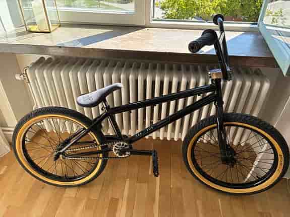WeThePeople BMX 20" svart unisex