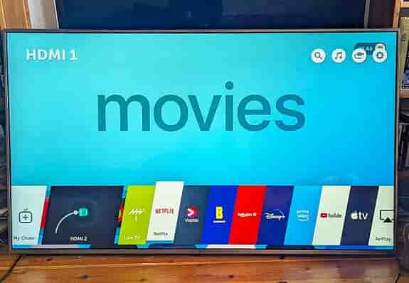 LG 55” 4K Ultra HD Smart TV (55UK6500) - mkt sparsamt använd