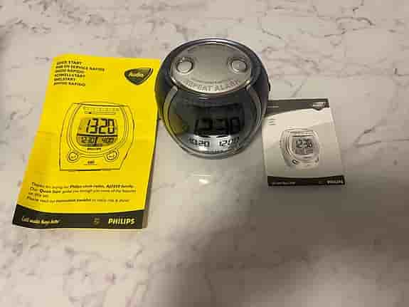 Philips AJ3051 talande väckarklocka med FM/AM‑radio