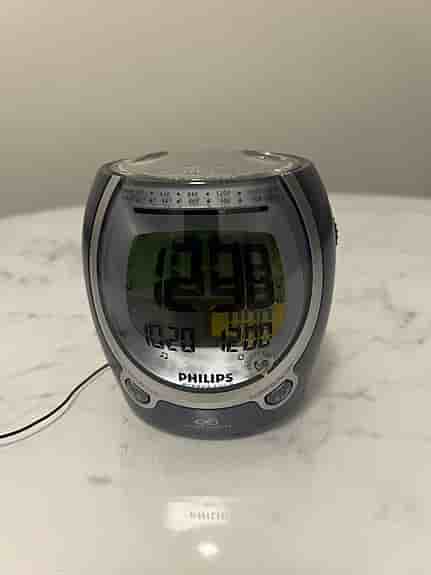 Philips AJ3051 talande väckarklocka med FM/AM‑radio