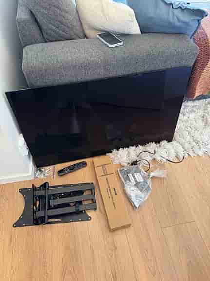 LG 42" C2 OLED 4k 120hz TV (+2 väggfästen)