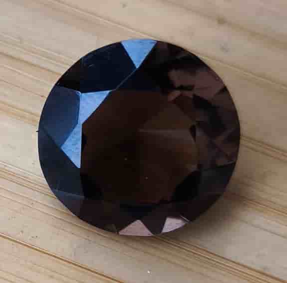 Rund fasetterad brun ädelsten 20 mm