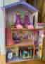 Stort Barbie dockhus med dockor och kläder