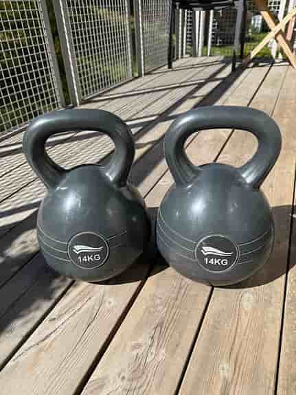 Två Kettlebells 14 kg grå