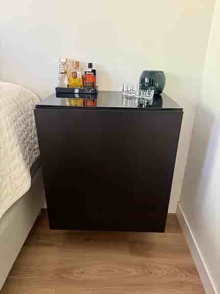 Ikea byrå BESTÅ med glasskiva