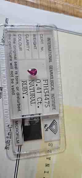 Naturlig rubin 0,41 ct med certifikat