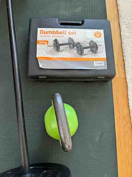 Hantelset 20 kg och kettlebell 12 kg + övriga vikter