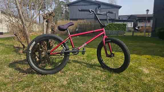 Mafia Kush 2 BMX 20 tum, röd med pegs