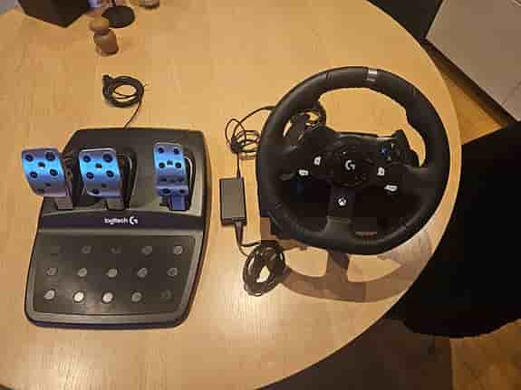 Logitech G920 ratt och pedaler för Xbox och PC