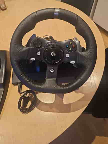 Logitech G920 ratt och pedaler för Xbox och PC