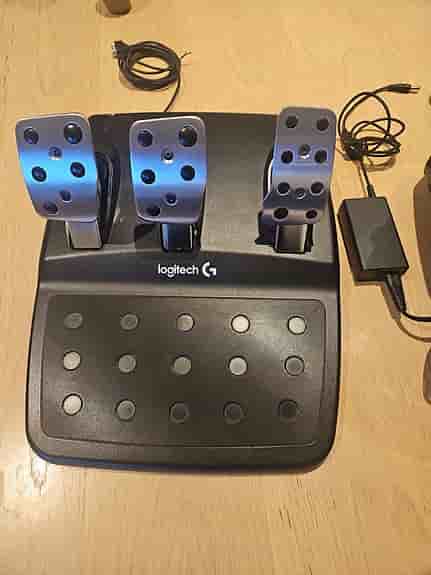 Logitech G920 ratt och pedaler för Xbox och PC