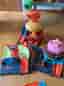 Hot Wheels bilstationer med banor