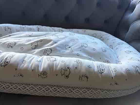Jotex babynest med mönstrat överdrag