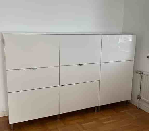 Vit byrå / sideboard / skänk / skåp högglans IKEA