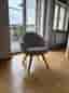 Beige / Benvit stol