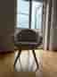 Beige / Benvit stol