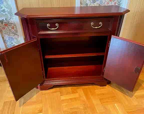 Rowico träbyrå (Mahogny) / sideboard med låda och skåp