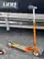 Orange sparkcykel med justerbart styre kickbike