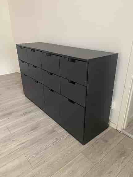 IKEA byrå svart med lådor och skåp