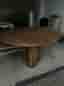 Runt massivt ek-bord i modern design
