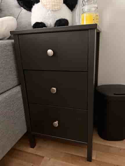 Mio svart byrå med 3 lådor i mycket fint skick