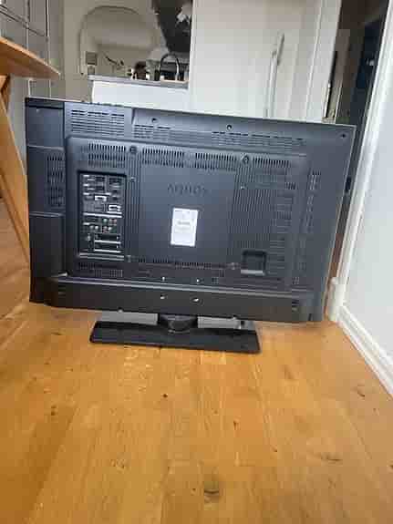 Sharp Aquos TV 37 tum svart