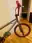 BMX / Trickcykel – custom i matt grå & metalliclila design